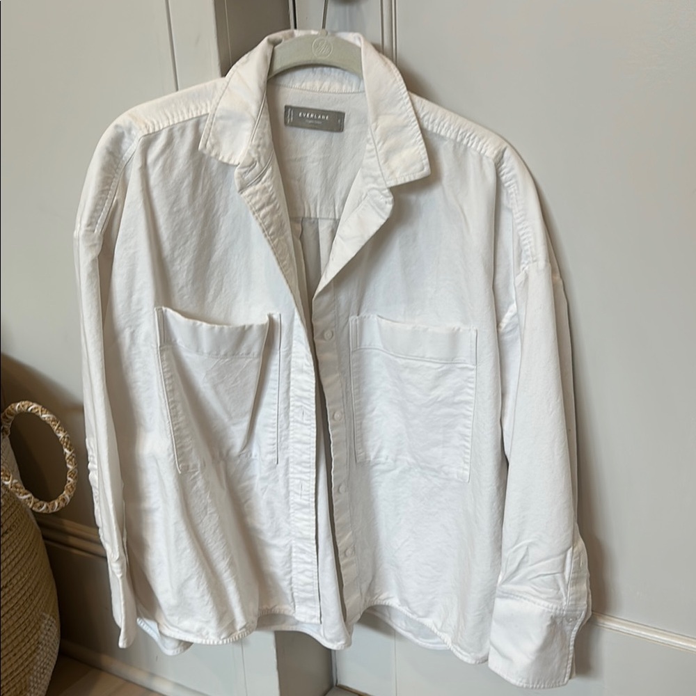 Everlane white button down shirt
Small